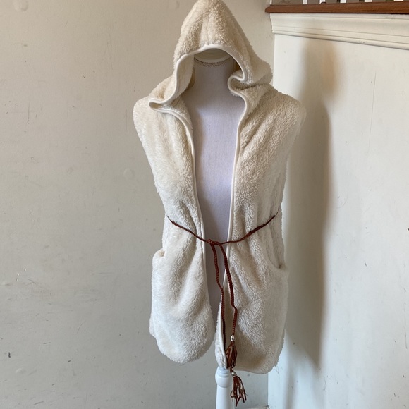 Mono B Other - Fuzzy Vest with Pockets